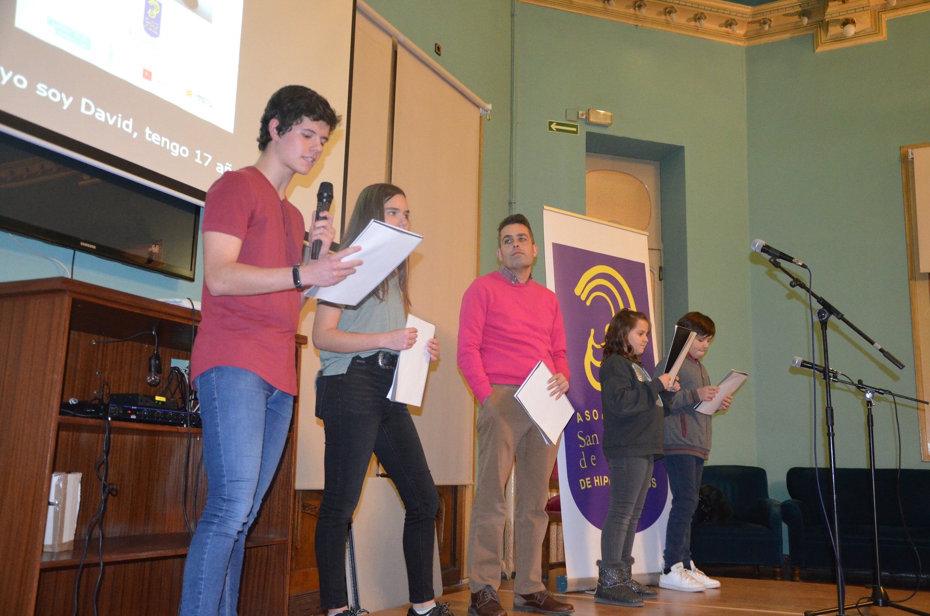  entrega de premios del IV Concurso de "Relatos cortos" y la entrega de premios del II Concurso de Postales Navideñas, que se celebró el pasado 24 de Enero en el Salón Azul del Casino de Huesca.