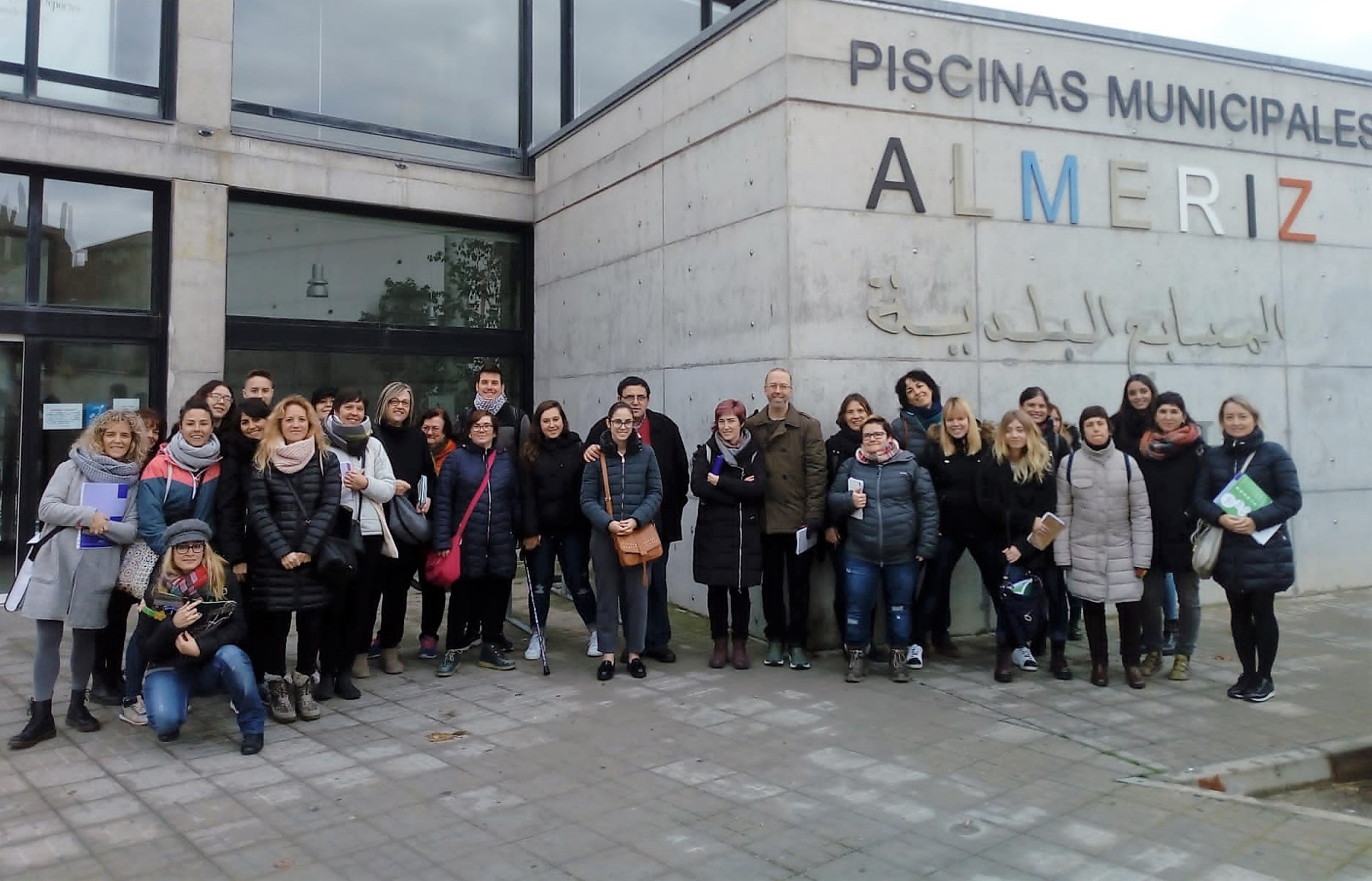 Foto de familia con todos los asistentes al curso. 