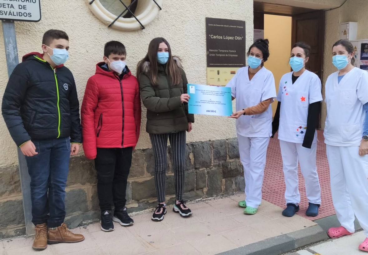 Entrega cheque al Centro de Atención Temprana Carlos López Otín  