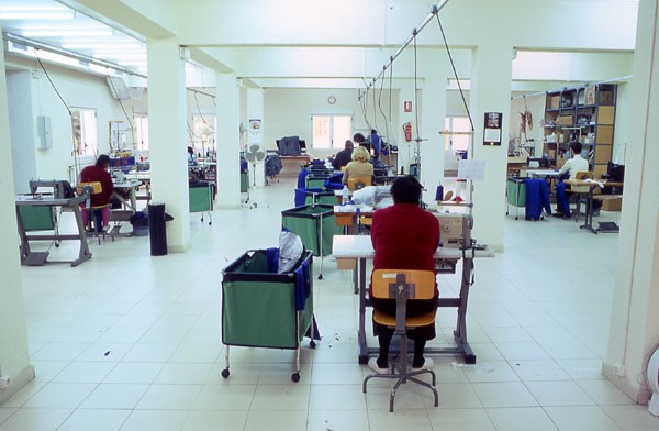 Labores de costura en el CEE Arcadia Fundación Agustín Serrate