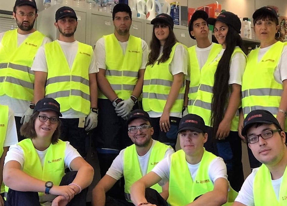 Los 12 alumnos que han participado en la escuela taller Alma Commerce