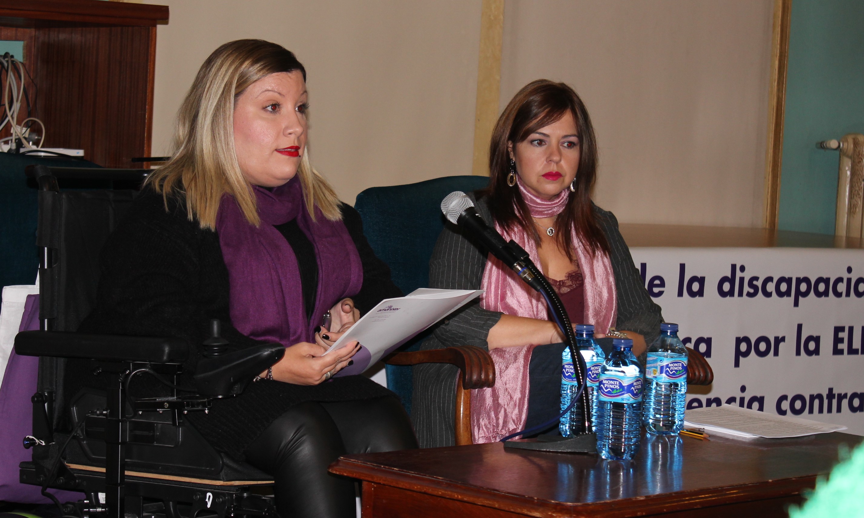 Miriam Herrero izqda en la jornada Violencia Mujer y Discapacidad organizada por CADIS 25 nov 2019