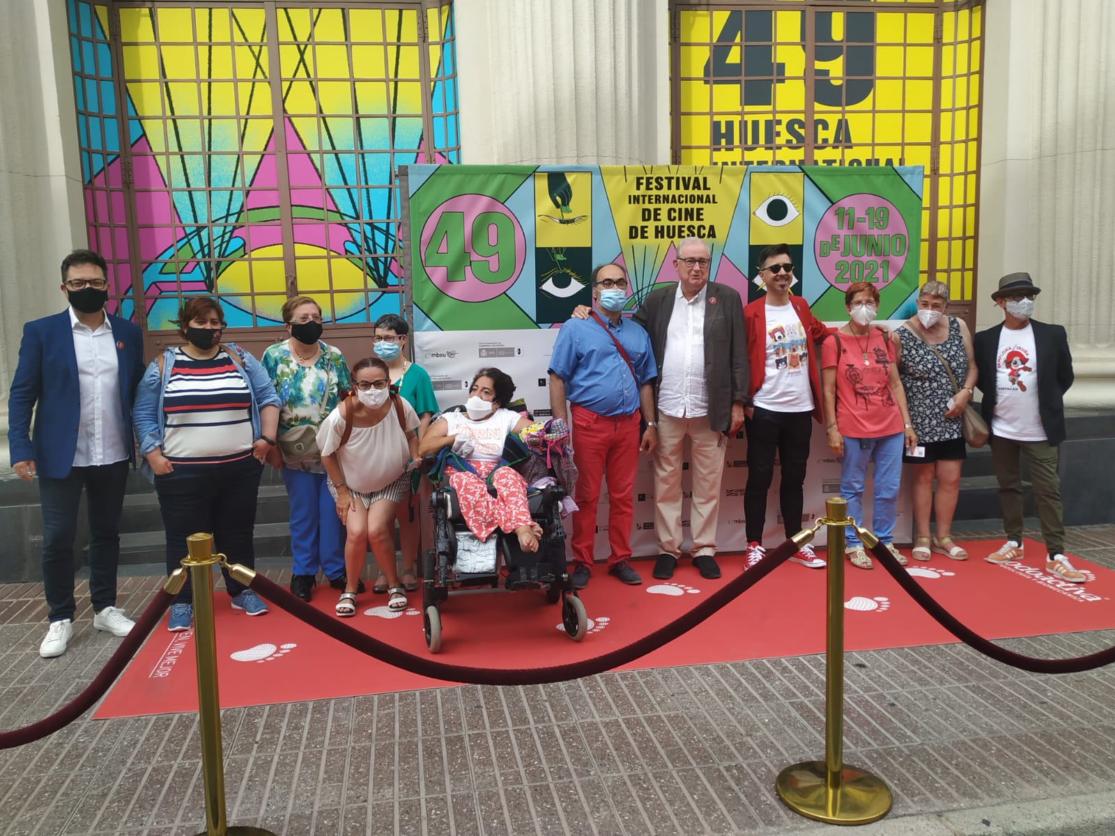 Personas vinculadas a entidades CADIS Posando en la alfombra roja. David Pérez en el centro