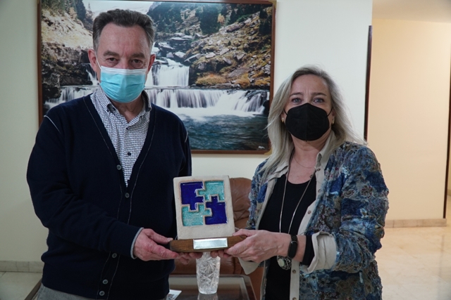 Pte Colegio Oficial Médicos y Pta Colegio Oficial Enfermería Huesca web