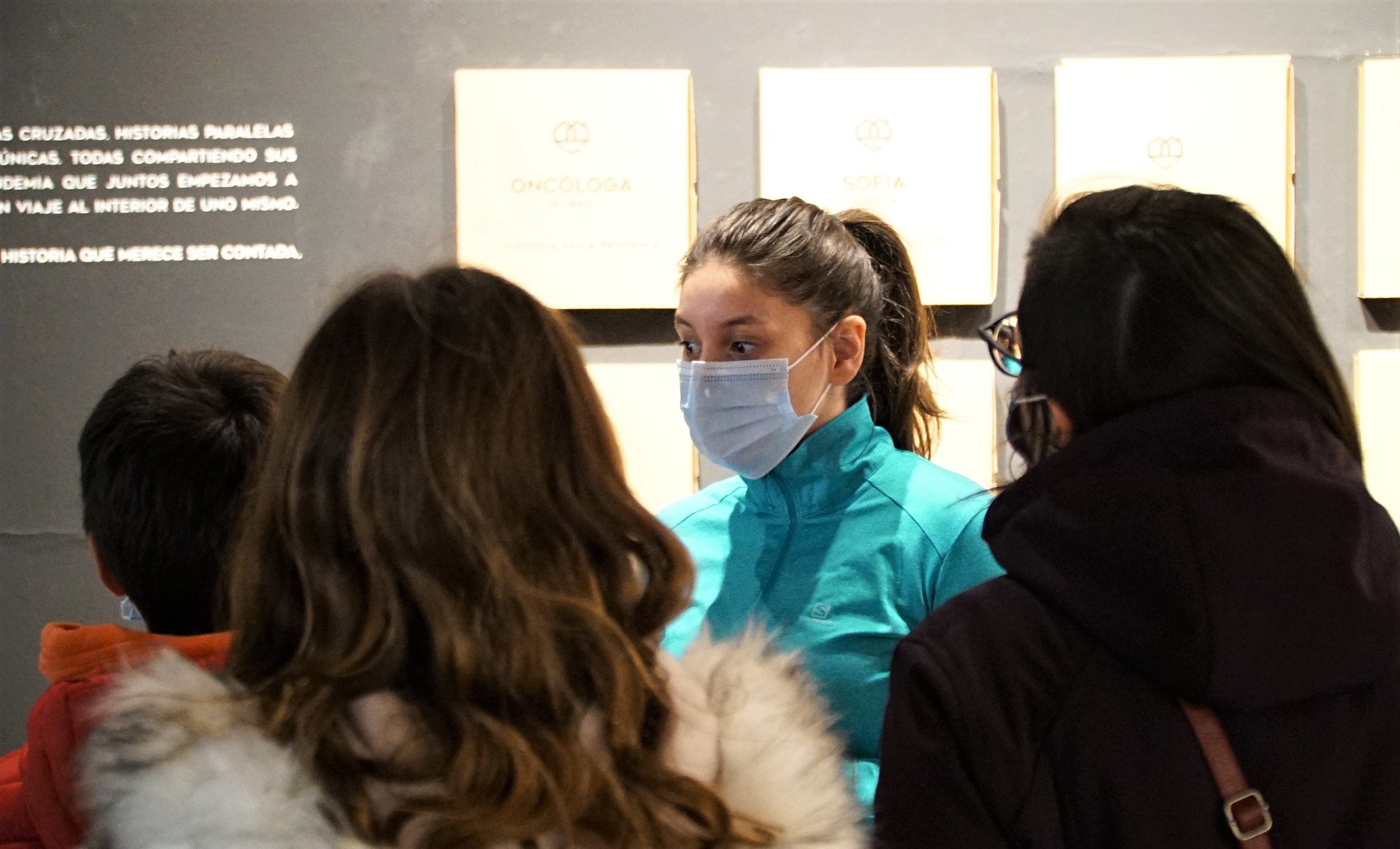 Rocío durante una visita a la exposición