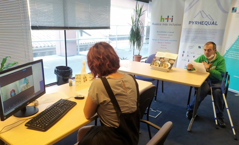 Nacho Olivar, de Cruz Blanca Huesca, presentador del acto 