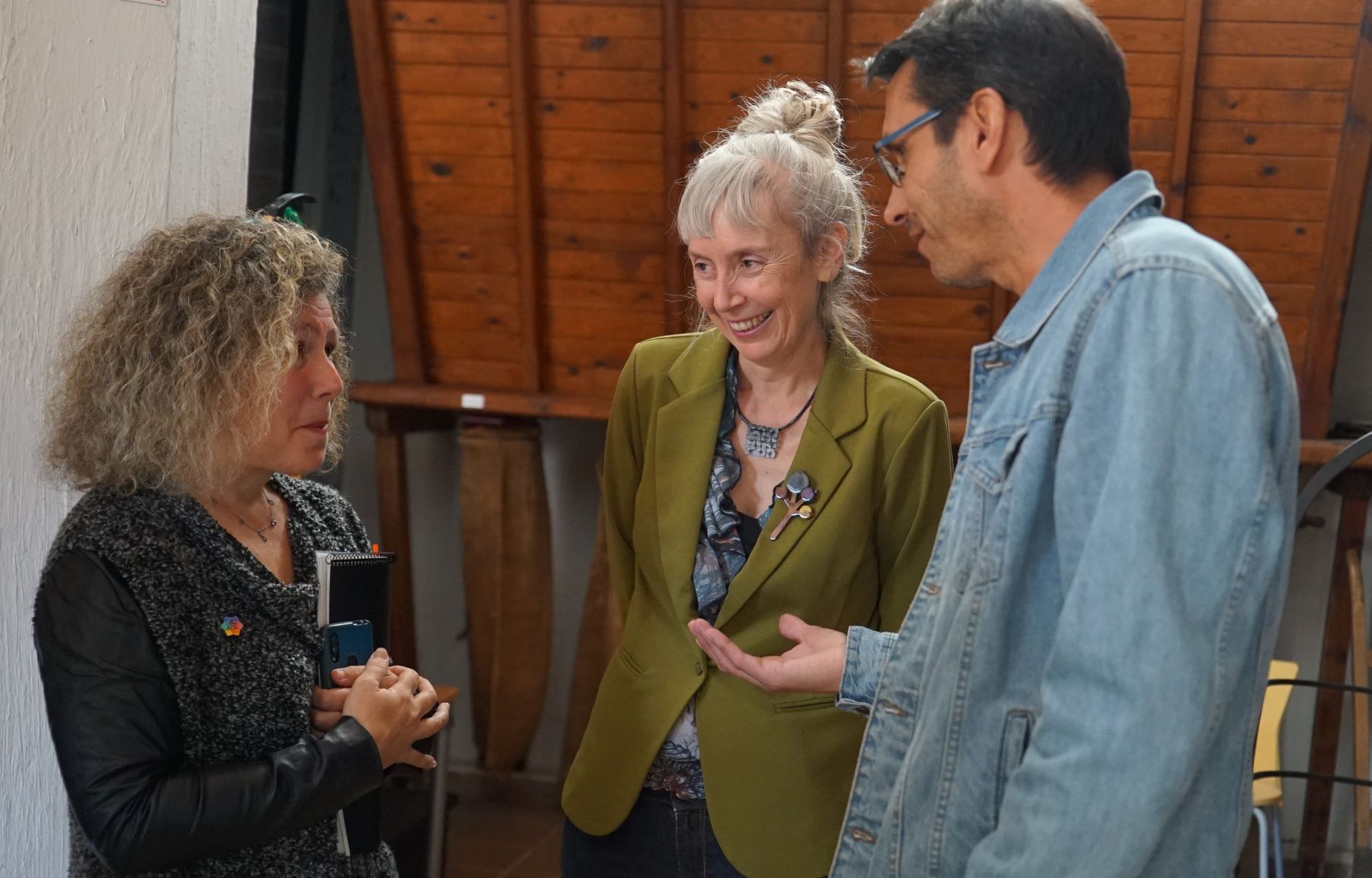 Marisa Morillo, Marta Peña y el director del Centro Ignacio Claver de Valentia, Jose Angel Sierra 